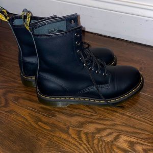 Women’s dr martens boots